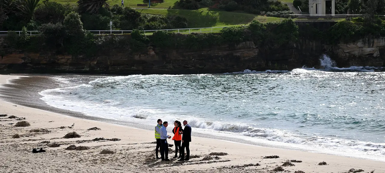 Schwarze kugeln strand sydney